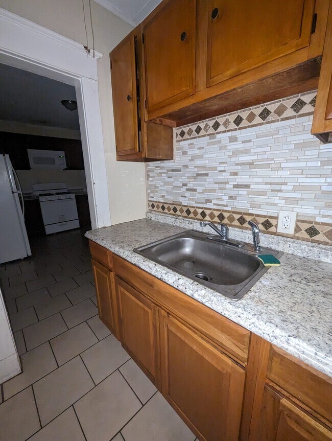 Foto del edificio - 327 Bassett St