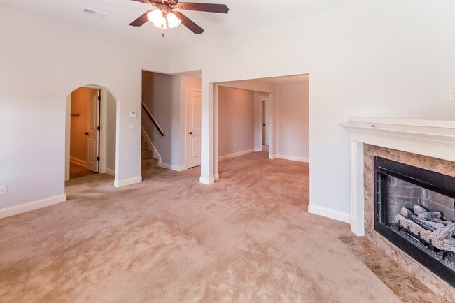 Foto del edificio - 5823 Bedford Pl