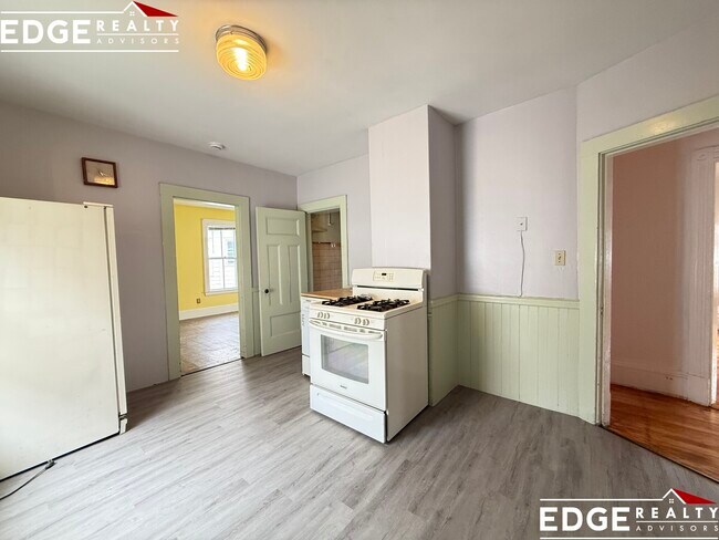Foto del edificio - 57 Rindge Ave