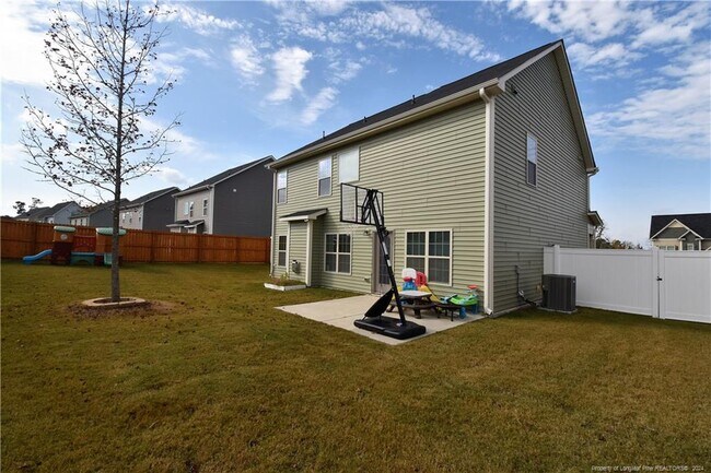 Building Photo - 102 Pittfield Run