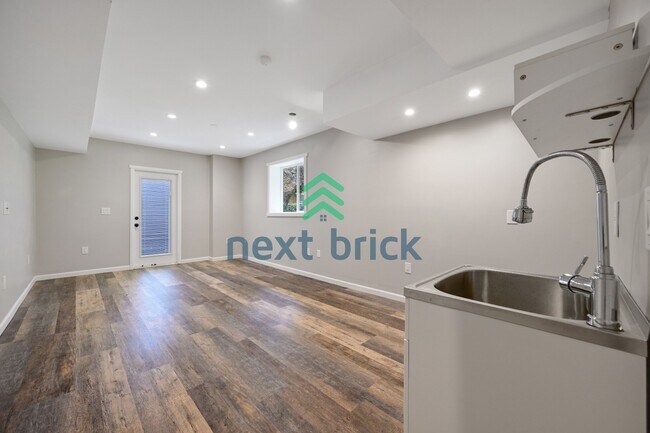 Foto del edificio - Move-In Ready 4 Bedroom Home in Prime Bellevue Location
