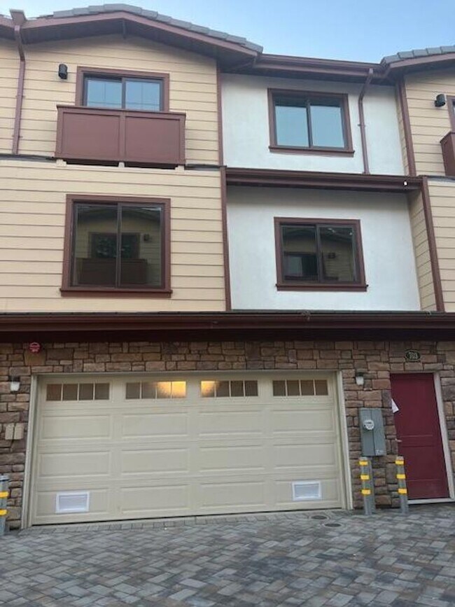 Foto del edificio - Brand New Townhome in Great Sunnyvale Neig...