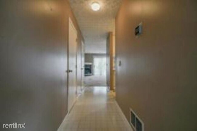 Foto del edificio - 2 br, 1.5 bath Condo - 6682 Lagrange Dr