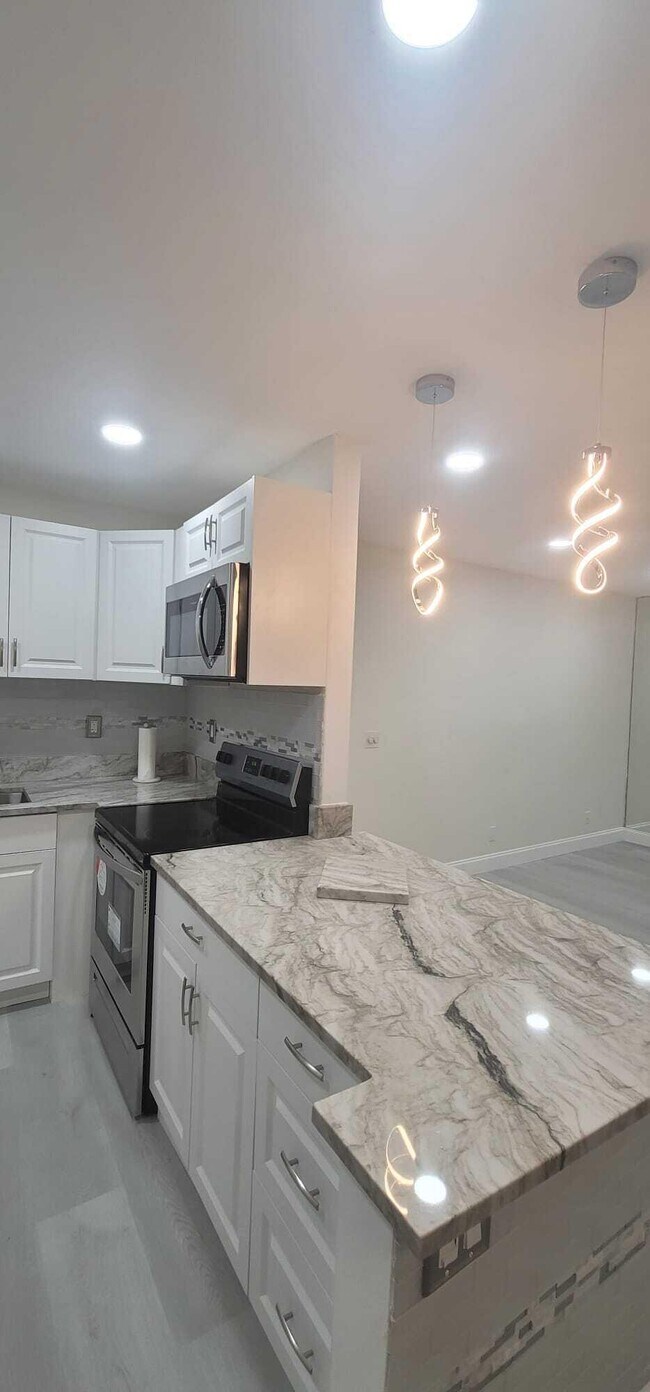 Building Photo - 857 Normandy Trail