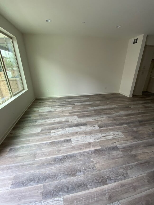 Building Photo - Beautiful 3 bed, 3 bath home in new community!