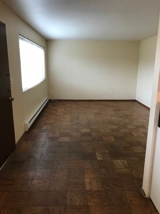 Building Photo - 2833 Thorndyke Ave W