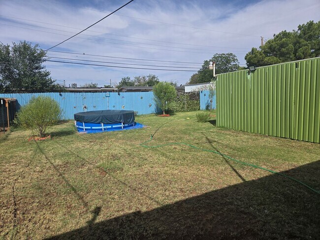 Foto del edificio - 2503 Custer Ave