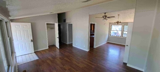 Building Photo - 1403 Derby St