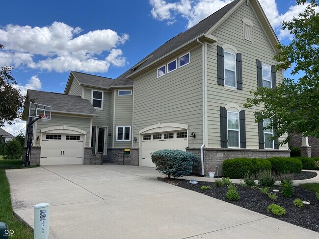 Building Photo - 2705 E High Grove Cir