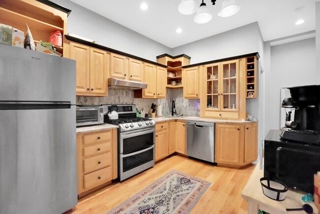 Foto del edificio - 290 E 8th St