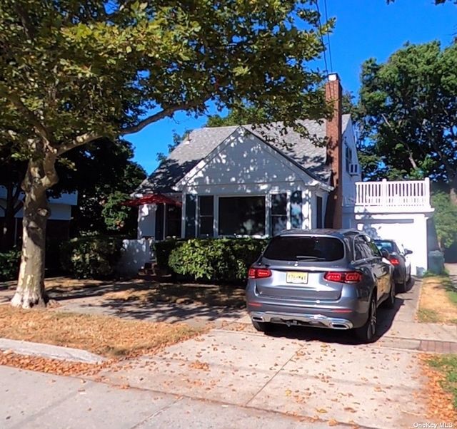 Primary Photo - 83 Mineola Ave
