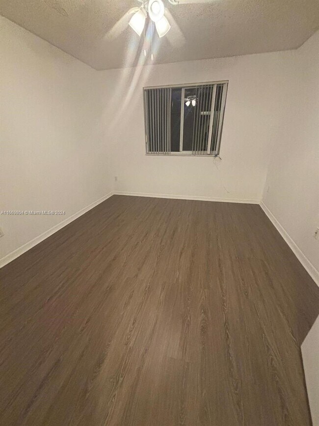 Foto del edificio - 440 S Park Rd