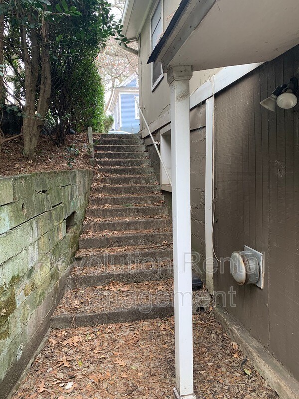 Building Photo - 138 Tye St SE