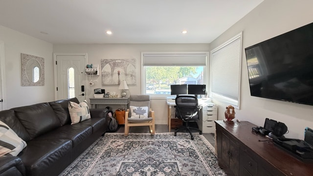 Building Photo - 849 Osgoode Dr