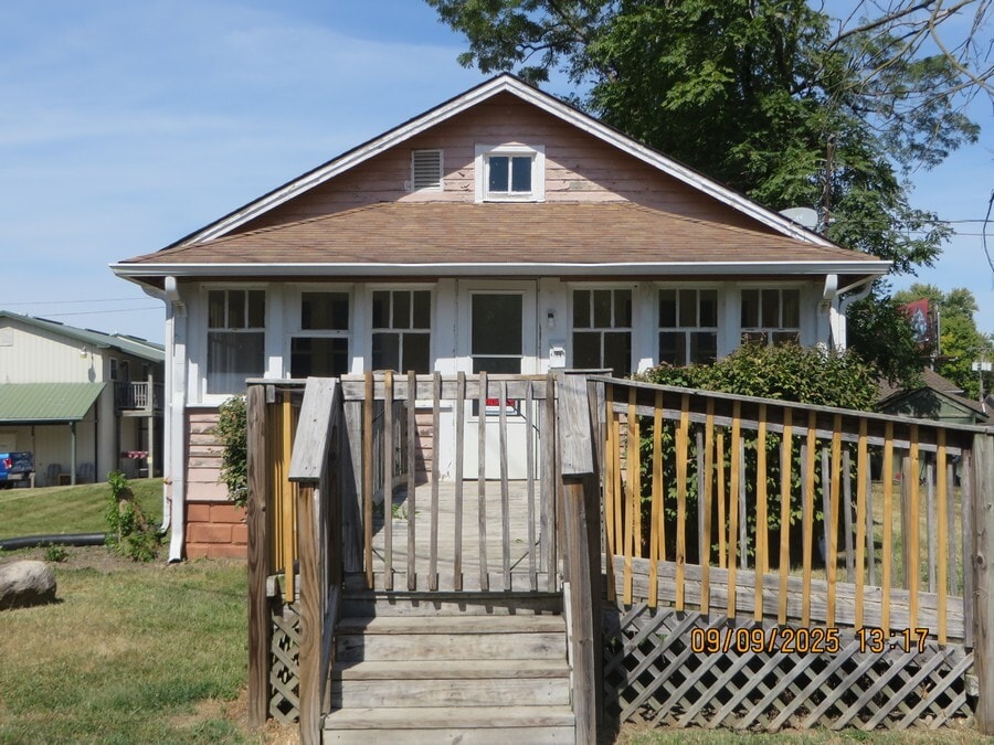 Primary Photo - 430 E 9th St
