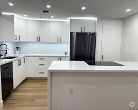 Building Photo - 6630 NW 114th Ave