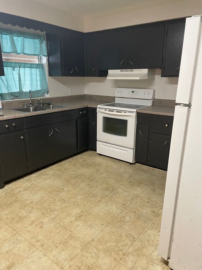 Building Photo - 1/2 Duplex Near Downtown Deland and Stetso...