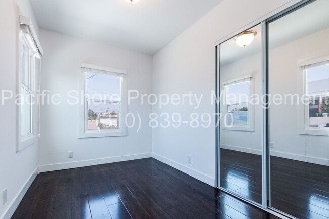 Foto del edificio - Mullen Duplex