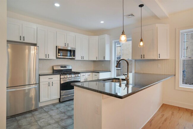 Building Photo - 446 Gregory Ave