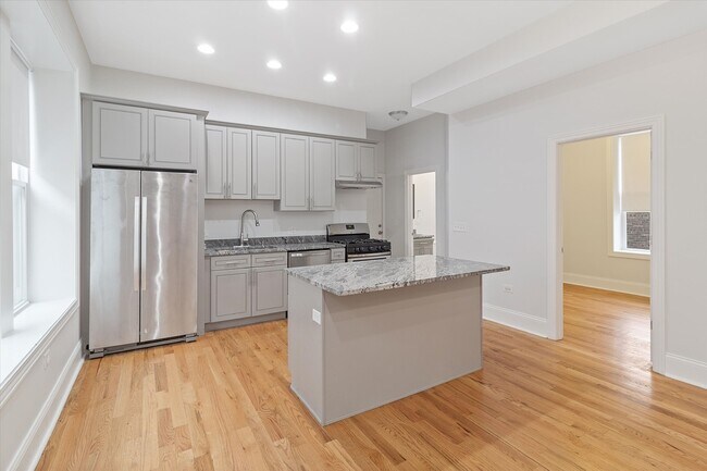 Building Photo - 2807 S Lawndale Ave