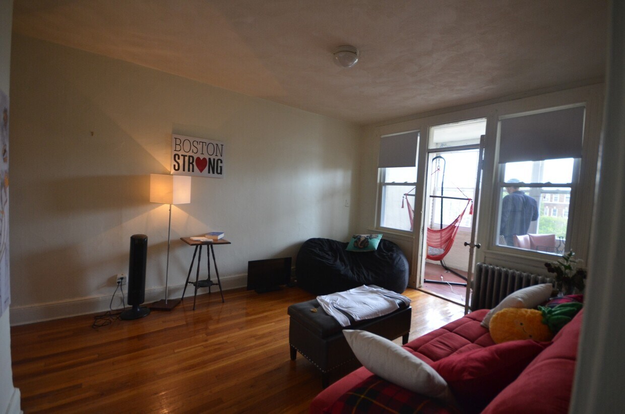 Primary Photo - 1637 Commonwealth Ave