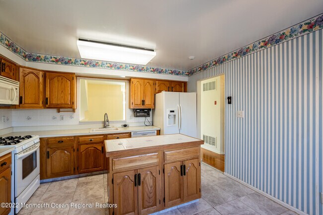 Building Photo - 1H Rutland Ln