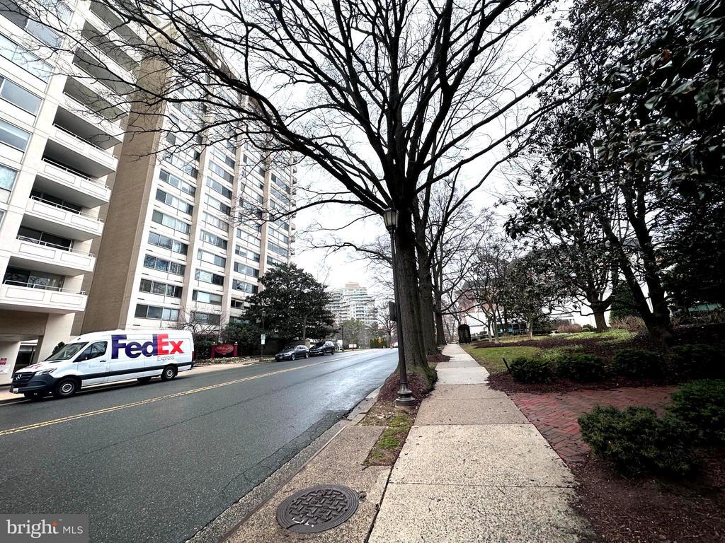 5500 Friendship Blvd Unit 2427N, Chevy Chase, MD 20815 Room for Rent