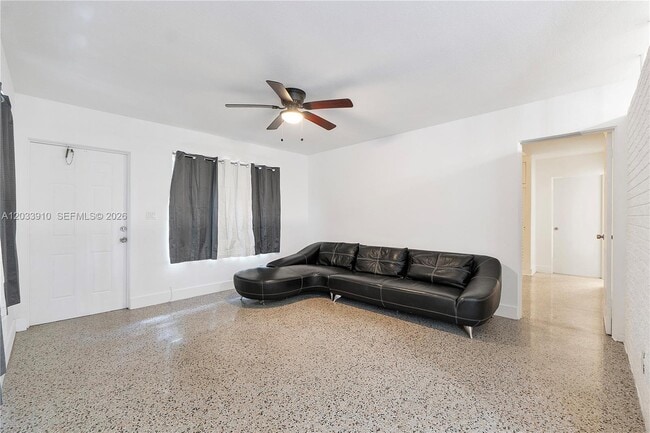 Building Photo - 1821 SW 11th Ct