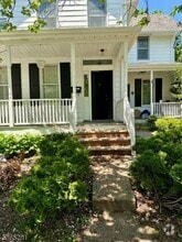Building Photo - 209 Holmes St