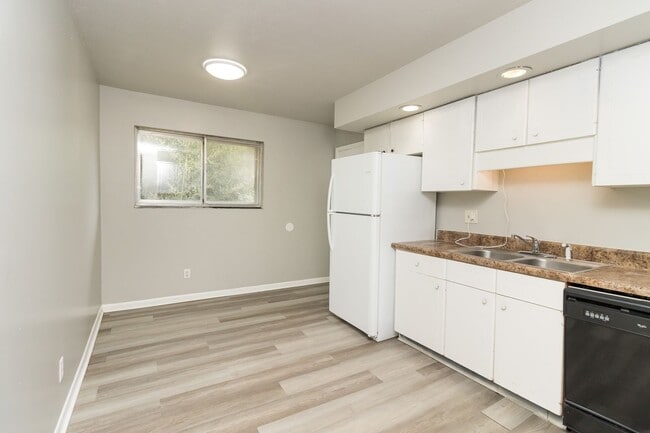 Building Photo - 183 Colony Cir