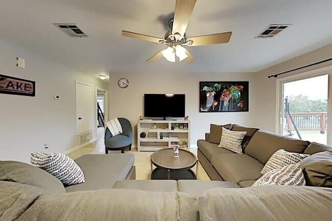 Foto del edificio - 21703 Bluejay Blvd