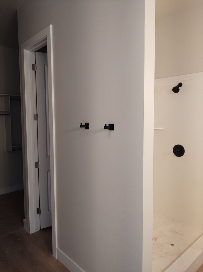 Building Photo - 2830 E Snowberry Dr