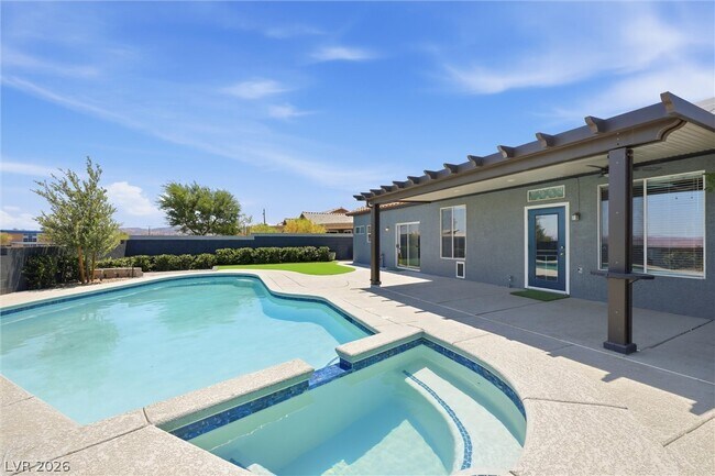 Building Photo - 328 Waterwheel Falls Dr