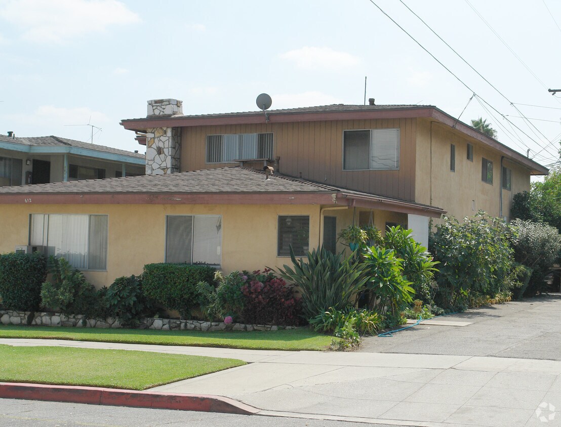 Building Photo - 612 E Live Oak St