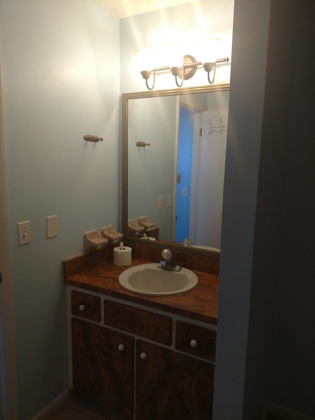 Building Photo - 3/2 in Westwood!