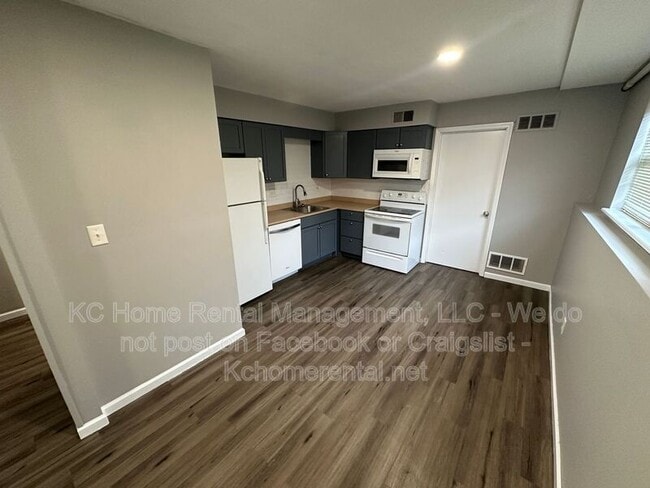 Building Photo - 9213 E 54th Terrace