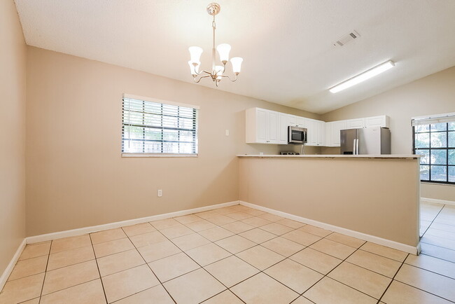 Building Photo - 1629 Sunburst Way