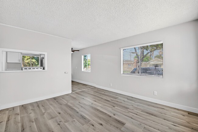 Building Photo - 409 S Harris Ave