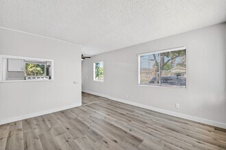 Building Photo - 409 S Harris Ave