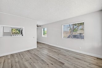 Building Photo - 409 S Harris Ave