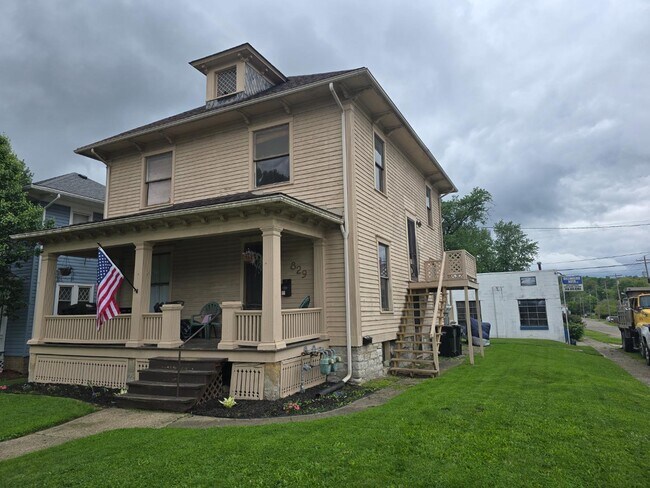 Foto del edificio - 829 1/2 Brighton Blvd - 829 1/2 Brighton Blvd upstairs