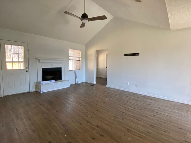 Building Photo - MOVE IN READY - Updated 3-Bedroom Home Nea...