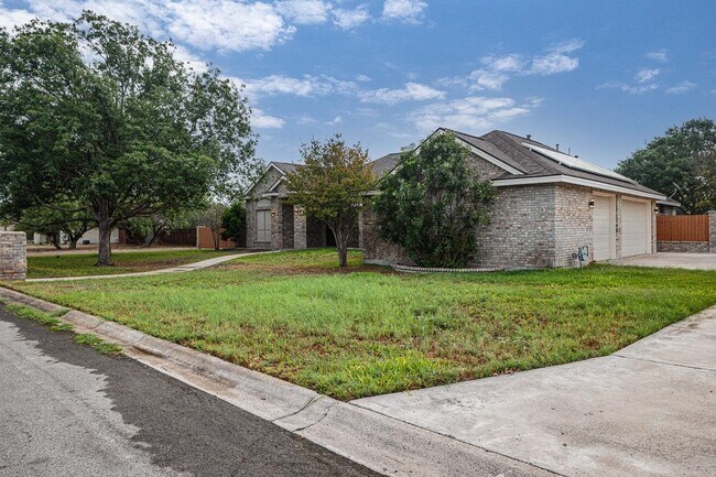 Building Photo - 307 Echo Valley Dr