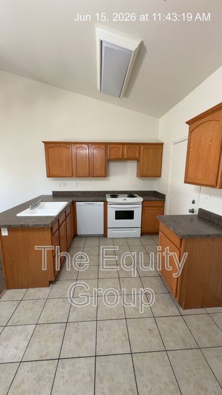 Foto del edificio - 1319 S Crowe St