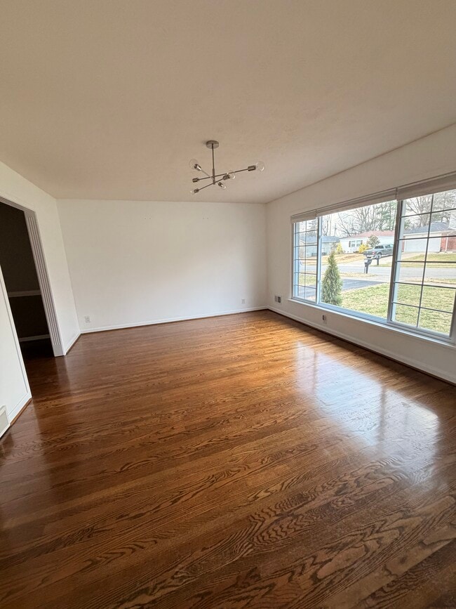 Building Photo - 9410 Tiverton Way