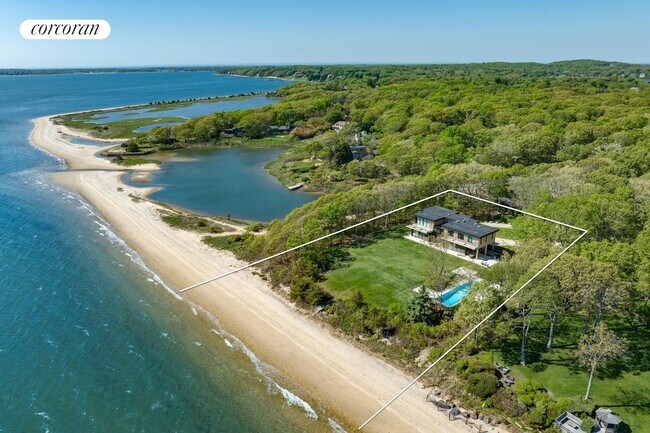 Foto del edificio - 22 Peconic Ave