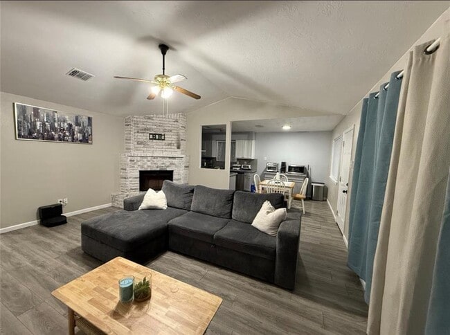 Building Photo - 2714 Skelton Dr