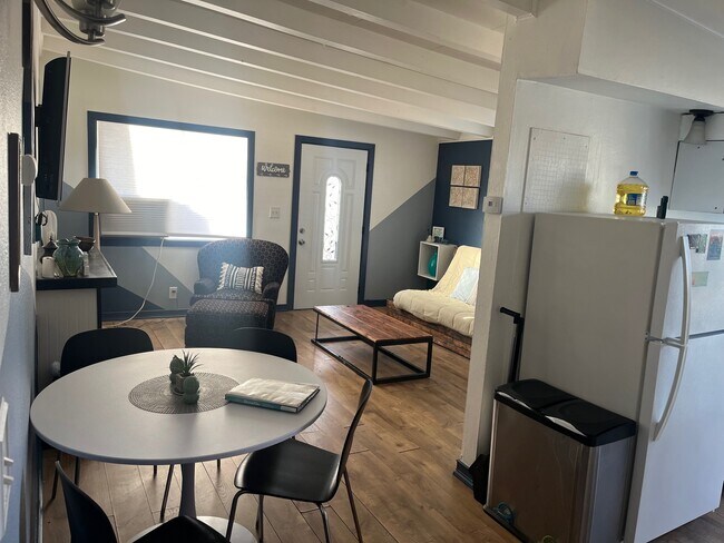 Foto del edificio - 6393 Center St