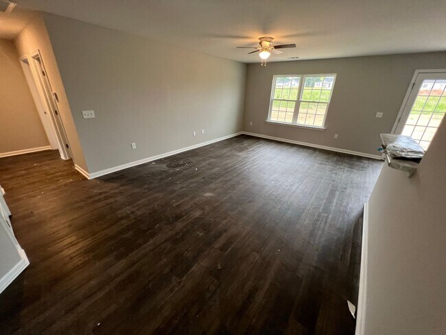 Building Photo - 128 Callaway Cres