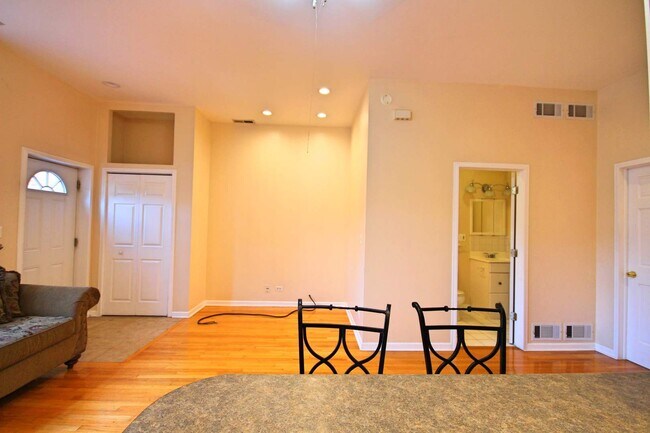 Building Photo - 1027 S Oakley Blvd